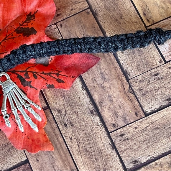 Handmade black hemp knot bracelet w/silver tone skeleton hand charm - Picture 6 of 7